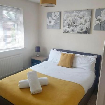 Ashford Holiday Home Smithy Drive Sleeps 5 Free Wifi And Vehicle Parking Kingsnorth Екстериор снимка