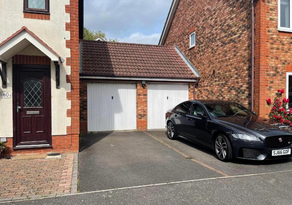 Ashford Holiday Home Smithy Drive Sleeps 5 Free Wifi And Vehicle Parking Kingsnorth Екстериор снимка