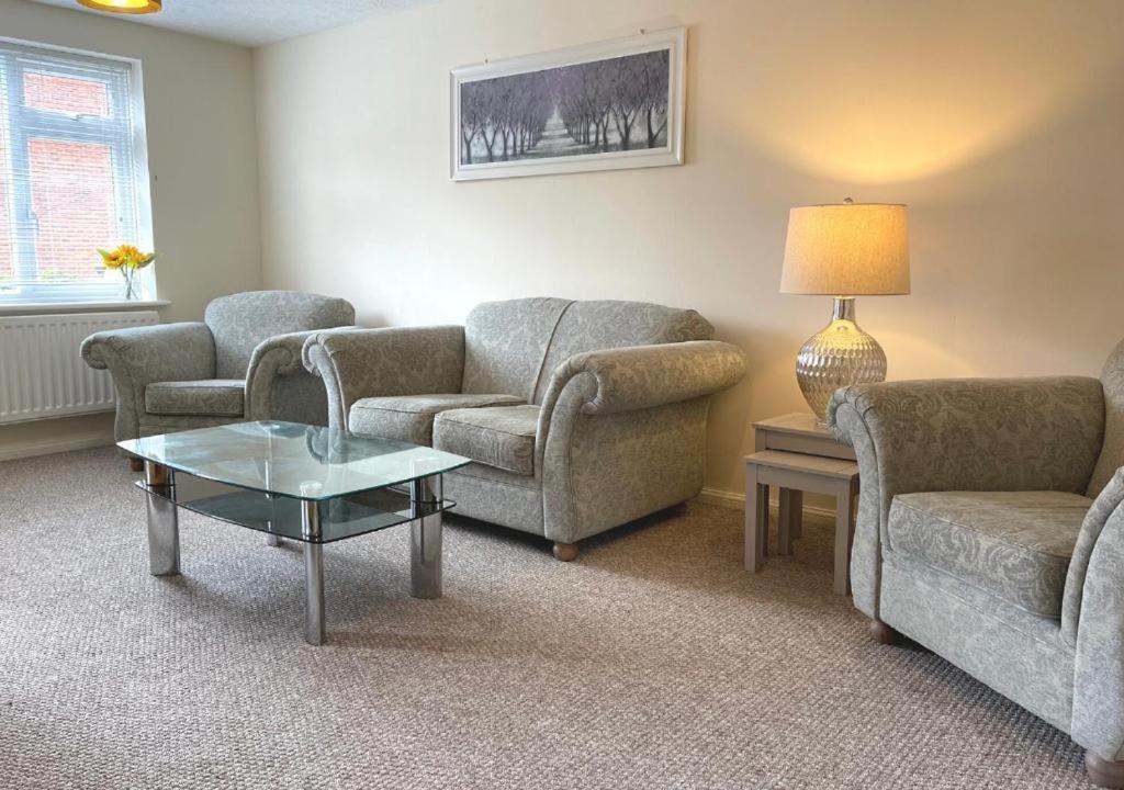 Ashford Holiday Home Smithy Drive Sleeps 5 Free Wifi And Vehicle Parking Kingsnorth Екстериор снимка