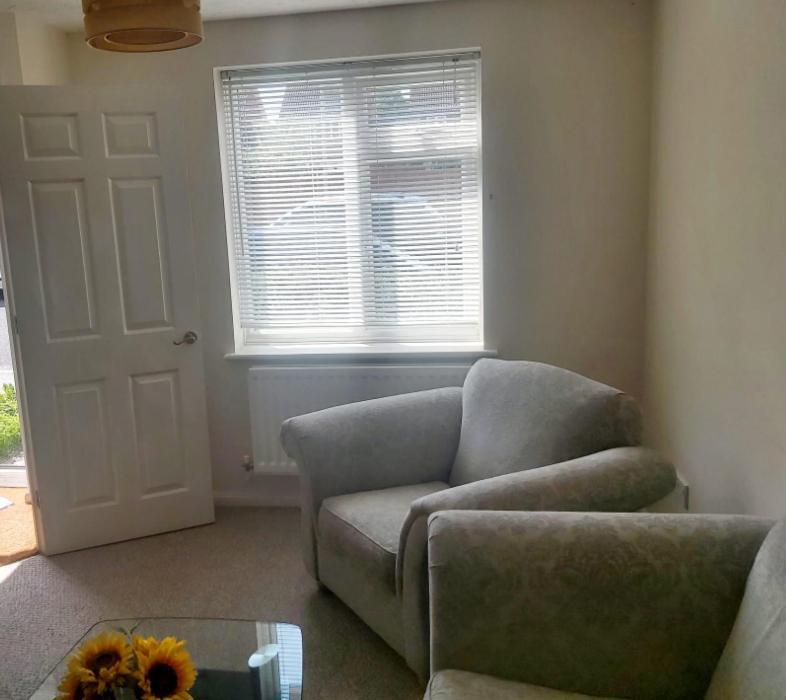 Ashford Holiday Home Smithy Drive Sleeps 5 Free Wifi And Vehicle Parking Kingsnorth Екстериор снимка